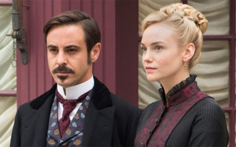 joanna vanderham emun elliott wife